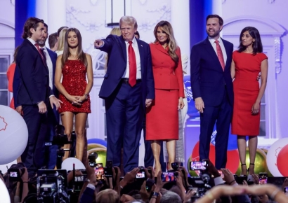 트럼프 "펠로시, 바이든에 개처럼" 또 독설…北 김정은엔 "야구 보자"