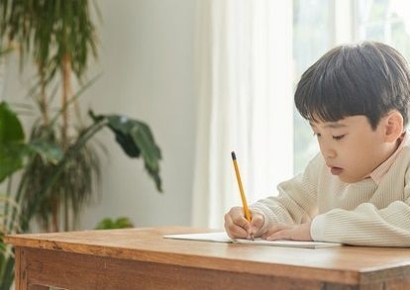 만석 식당서 100분간 자녀에 공부시킨 손님…'기특하다'며 먹여주기도