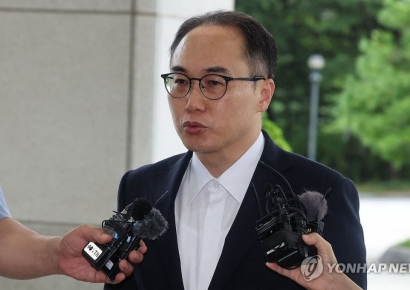 검찰, ‘金여사 제3의 장소 조사’ 악수 후폭풍…이원석 총장 "성역없는 수사 원칙 지켜지지 않아"