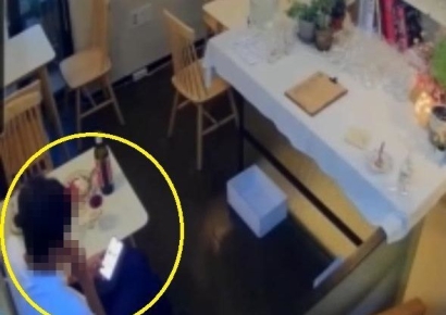 업주호소에도 담배피우던 고객…항의하니 "창문 열면 되잖아요"