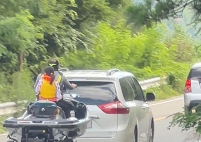 견인 제트스키에 아이 태우고 도로질주 '위험천만'