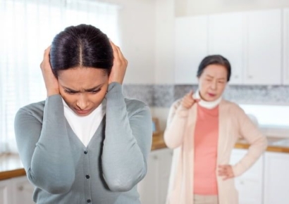 "자연분만해야 아이가 똑똑" 막무가내 시어머니…남편은 뭐하나 봤더니