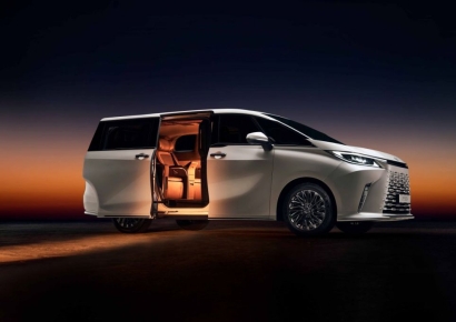 렉서스 고가 의전용 미니밴, 국내 출시