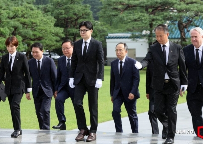 [포토] 한동훈 국민의힘 신임 대표 국립현충원 참배