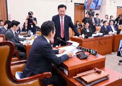 "이게 당대표 축하 인사냐"…한동훈·김건희 특검법 정조준에 與 반발