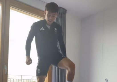 침대로 달려간 선수들 '껑충 껑충'…골판지 챌린지 시작 [파리올림픽]