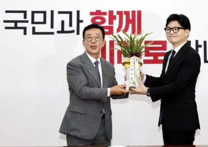 [포토] 윤 대통령이 보낸 한동훈 국민의힘 대표 취임 축하 난