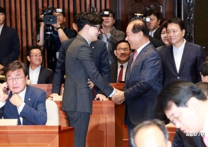 [포토] 황우여와 악수하는 한동훈