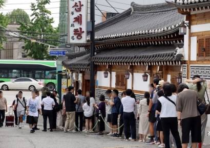[포토] 삼계탕집 앞 늘어선 줄