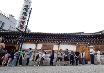 [포토] 복날, 줄서서 먹는 삼계탕