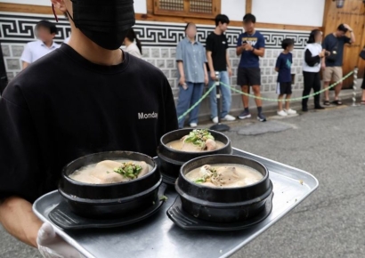 [포토] 복날, 삼계탕 먹고 힘내세요