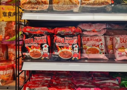 [르포]美마트 '품귀' 불닭볶음면…빈자리 채운 '짝퉁 불닭', 알고보니 하림 생산