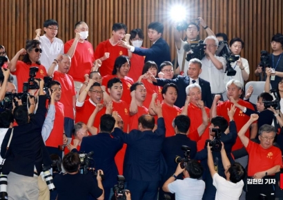 [포토] 국민의힘 향해 항의하는 해병대예비역연대