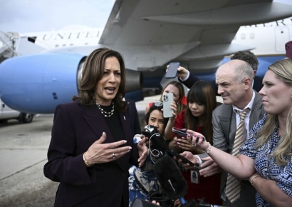 해리스 "트럼프와 9월10일 토론 준비돼…그가 물러나고 있어" 