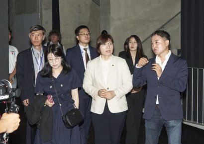 장미란 "미디어아트로 한국과 세계 긴밀하게 연결되길"