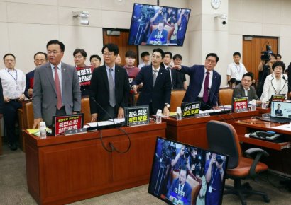 尹 탄핵청원 2차 청문회 난타전…野 "조직적 불출석"·與 "정청래식 법 해석"