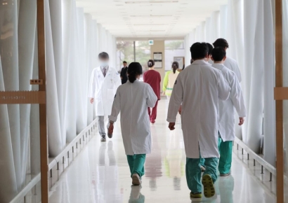 내년 의사 국시, 의대생 11%만 지원…의사 배출 절벽