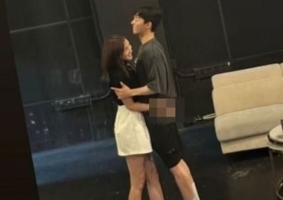 男배우 엉덩이 만지며 "내 손이 호강"…정가은, 성희롱 논란에 결국 사과