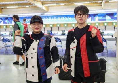 韓 첫 메달 주인공은 사격 박하준-금지현…공기소총 10m 혼성 銀[파리올림픽]