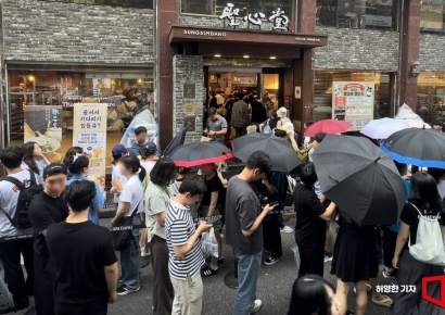 빵지순례 '우르르' 몰려가더니 또 일냈다…성심당, 영업익 대기업 넘어