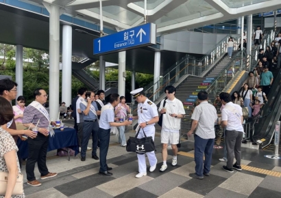 포항시, 지역 수산물 소비 활성화… 무료시식 홍보 행사
