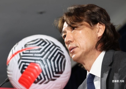 [포토] 홍명모 감독 "한국축구 위해 최선을 다하겠다"