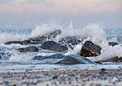미국 '죽음의 바위'서 찰칵하려던 임신커플 참변