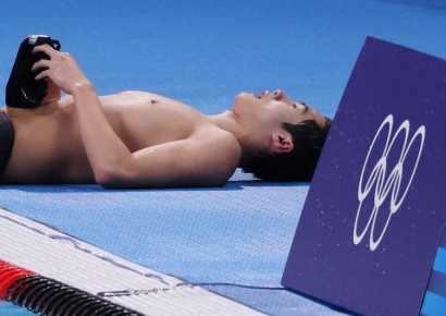 "3시간 뒤 결승인데 핸드폰만" 수영 국대코치 인터뷰 '화제'