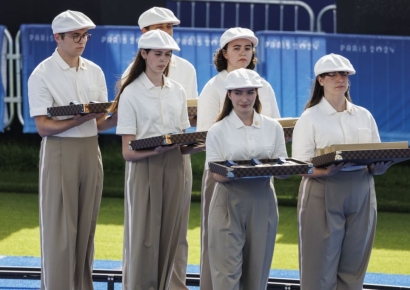 치마 버리고 여성운동 조명…페미 논란 또 수면 위로[파리올림픽]