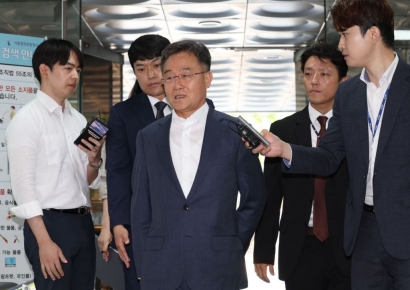 검찰, '대장동 사건' 김만배 징역 12년·유동규 징역 7년 구형