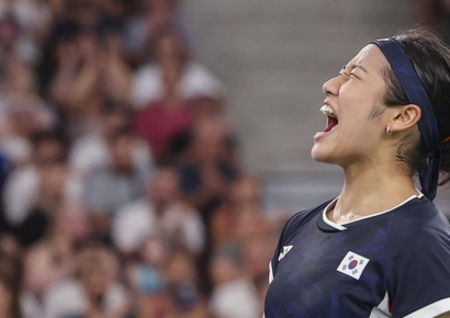 단 30분만에 끝난 경기 '미쳤다'… 배드민턴 안세영, 8강 진출 확정[파리올림픽]