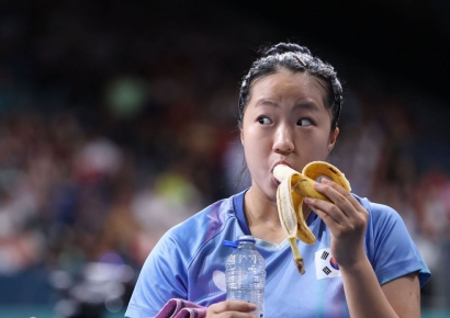 "바나나 먹방도 귀엽다"…신유빈 일거수일투족 연일 화제