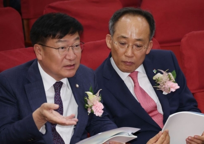 정점식 국민의힘 정책위의장 전격사퇴…"당 분열 막기 위해 사퇴한다"