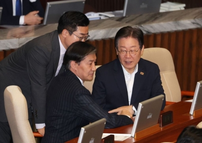 이재명-조국, 2시간 즉석 '번개 회동'…"용산발 위기 대책 논의"