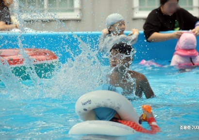 [포토] 더위 잡는 물놀이