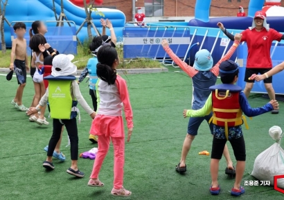 [포토] 물놀이 전 준비운동은 필수