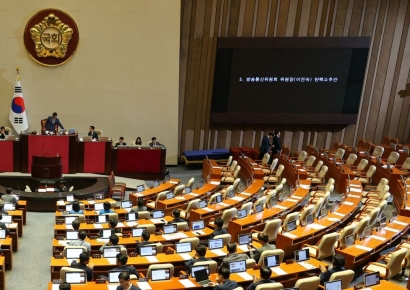 두번 출근하고 '탄핵' 이진숙 방통위원장…헌재 결정 남아(종합)