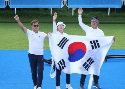 "금빛 화살" 양궁 임시현·김우진 혼성전 우승…올림픽 '2관왕' 등극[파리올림픽]
