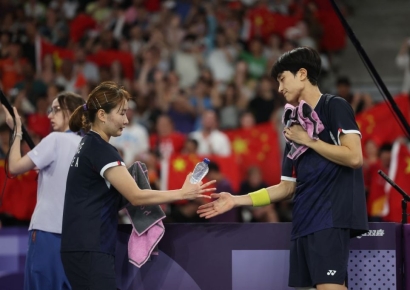 "16년만에 쾌거"…김원호-정나은, 배드민턴 혼합복식 '은메달'[파리올림픽]