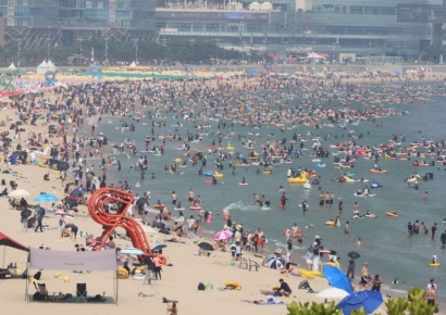 [내일날씨]한낮 36도 전국 무더위…곳곳 소나기