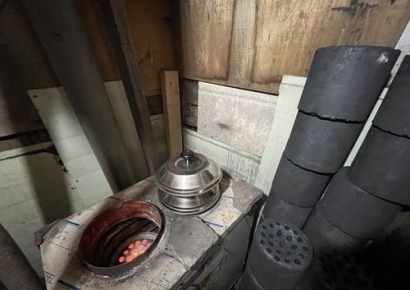 체감온도 33도, 폭염 특보에도 연탄 때는 서초구 전원마을 사람들