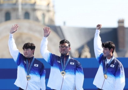 한국 양궁, 남자 개인전 은메달 확보…김우진·이우석 4강 맞대결[파리올림픽]