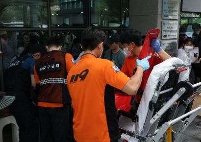 "행복주택 들어가자"…폭염 속 수천명 기다리다 실신까지