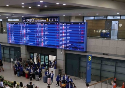 태풍 '암필' 日 접근…16일 도쿄행 항공편 무더기 결항