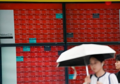 '대폭락' 日닛케이지수, 하루만에 10%↑…사상 최대폭 상승