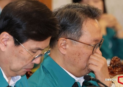 [포토] 의사 중대본 회의 참석한 박민수 차관