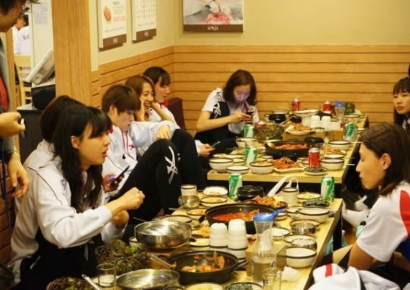 "금메달 회식메뉴가 김치찌개"…안세영이 소환시킨 배구 홀대논란