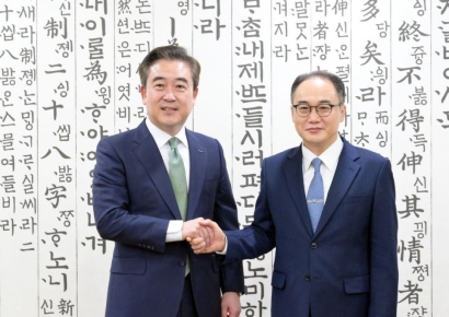 이원석 검찰총장, 퇴임 앞둔 윤희근 경찰청장 접견