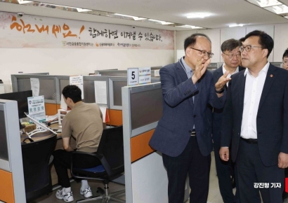[포토] 김병환 위원장, 신용회복위원회 찾아 서민금융 지원 현장 점검