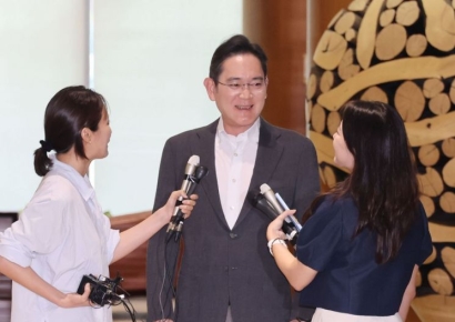 [포토] 밝은표정의 이재용 삼성전자 회장